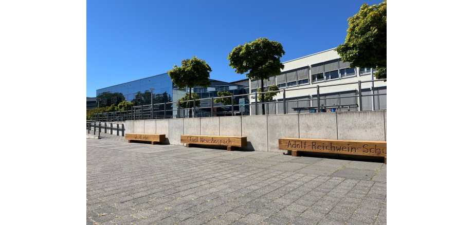 Sitzbänke für die Adolf-Reichwein-Schule Sitzbänke für die Adolf-Reichwein-Schule
