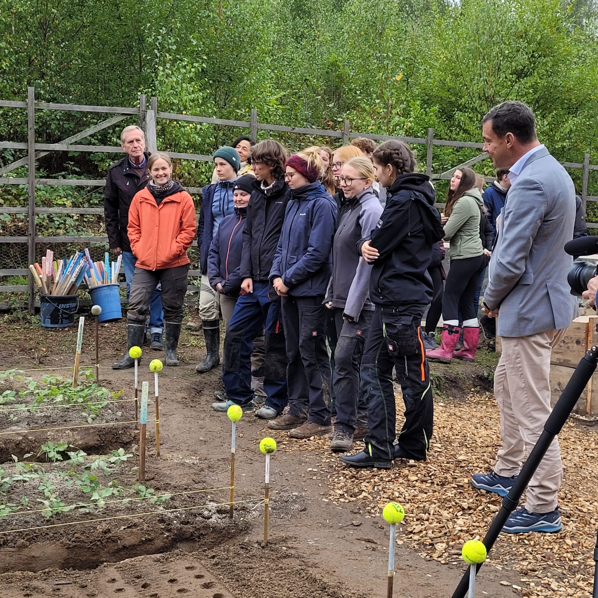 WaldLiebe-Jugend-Aktionswoche für den Wald der Zukunft WaldLiebe-Jugend-Aktionswoche für den Wald der Zukunft