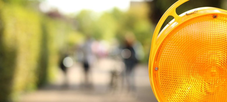 Warnbarke zur Absperrung einer Straße